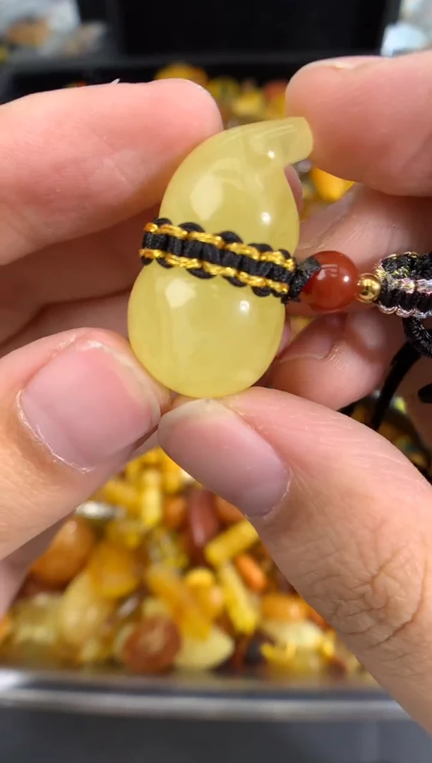 蜜蜡未镶嵌珠宝奇石1