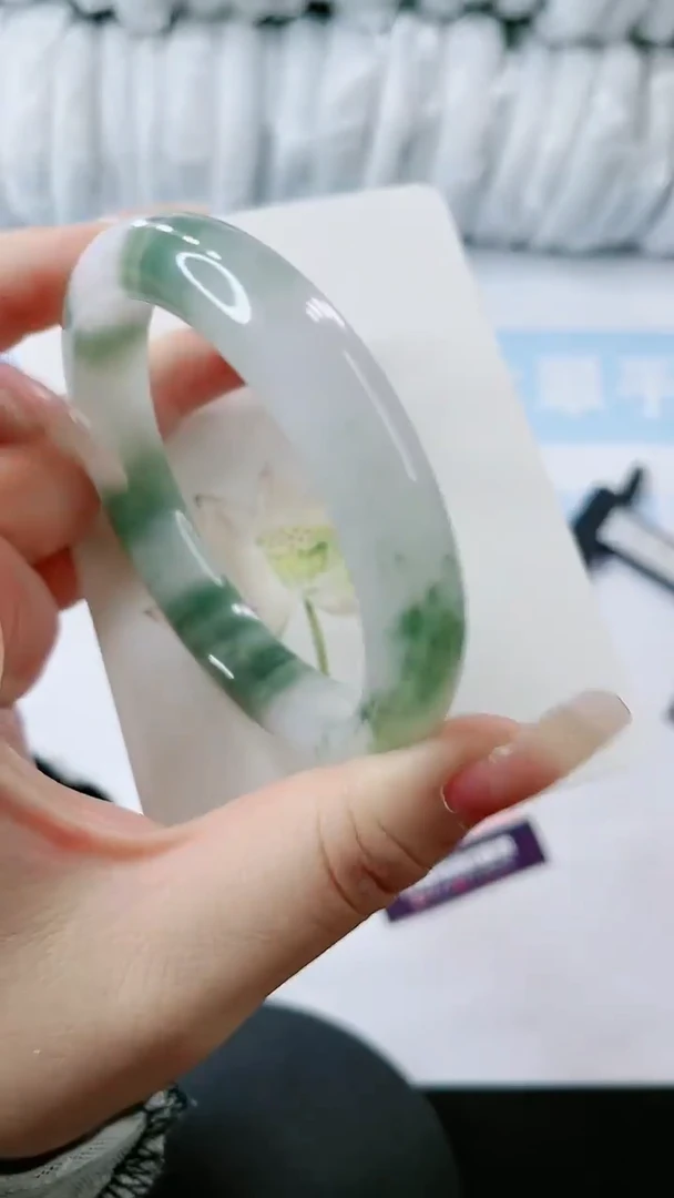 【闪购商品】石英质玉手镯未镶嵌 多样性发货V7