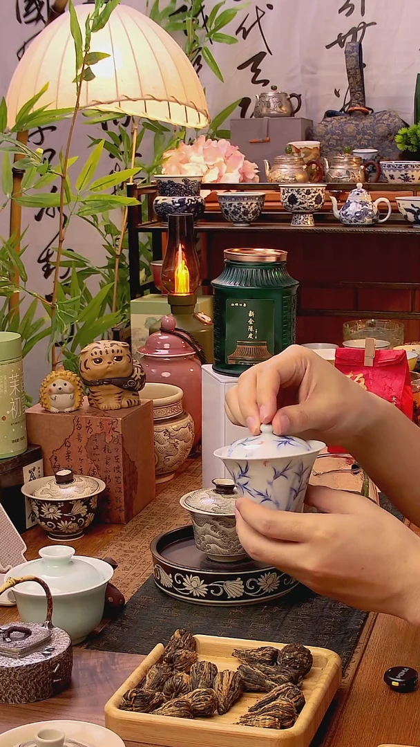 【闪购商品】造繁蜻蜓盖碗纯手绘高温瓷器120ml