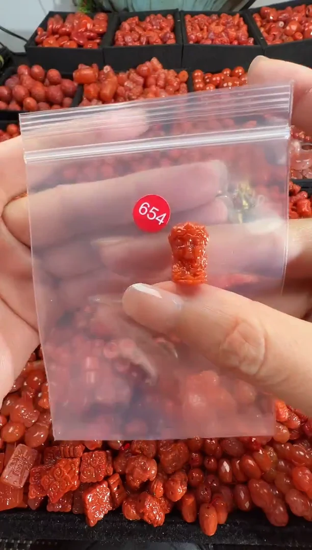 颈饰钛钢南红玛瑙1