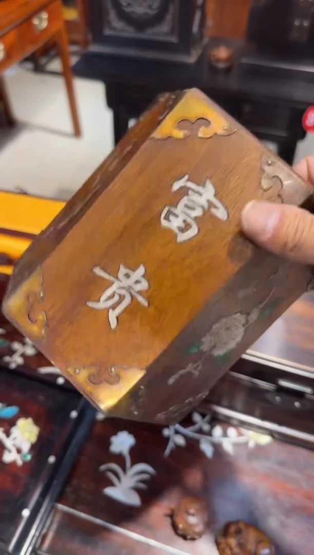 木木头款花梨花开富贵笔筒168