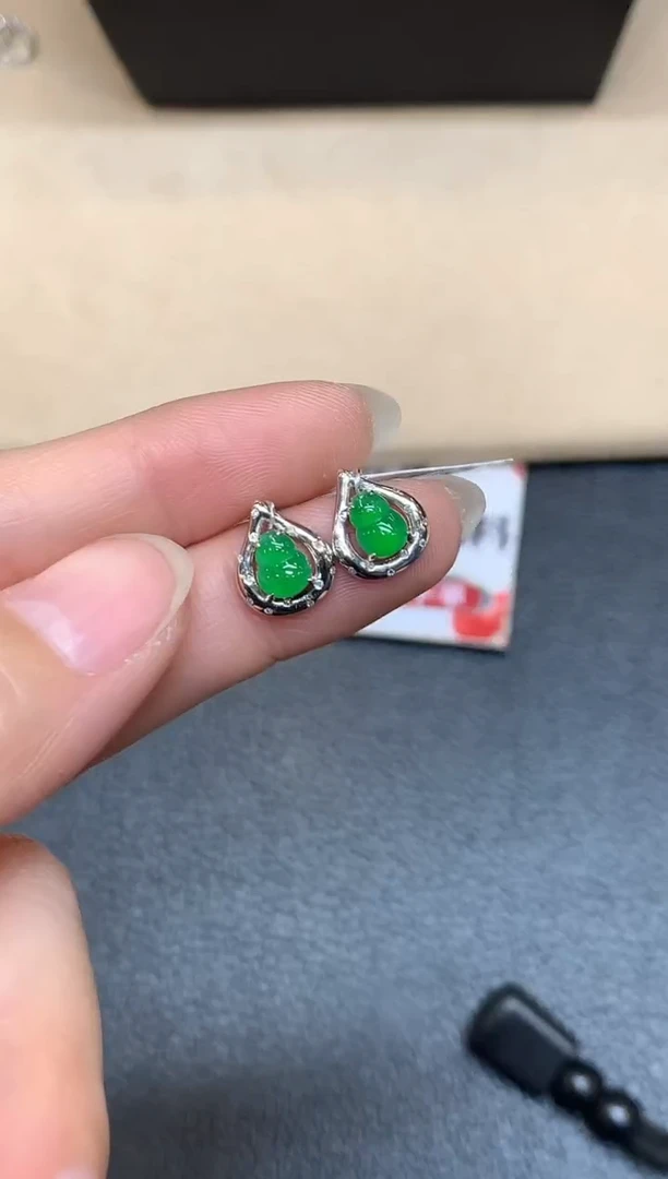 18K金镶嵌翡翠耳饰【无鉴赏期】葫芦【无服务费