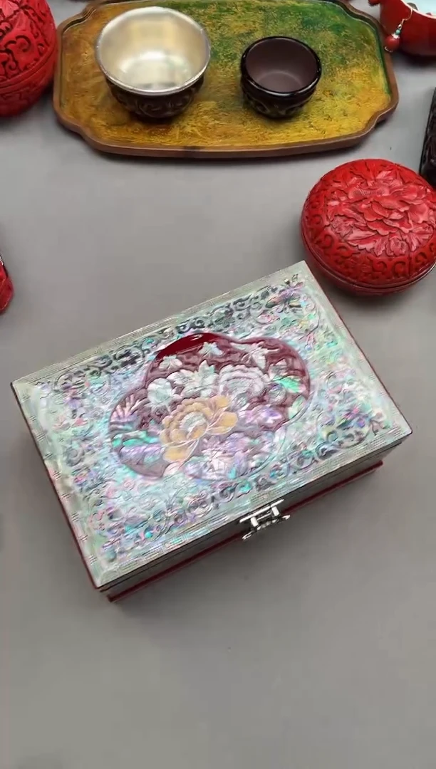 扬州漆器牡丹宝石盒小号