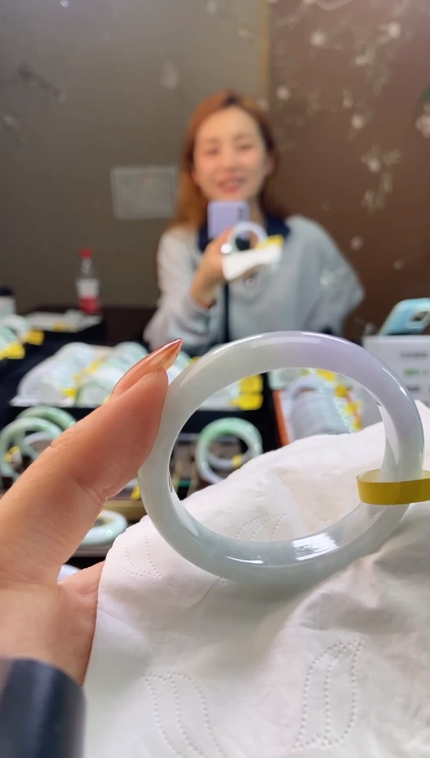 未镶嵌手镯（贵妃镯）翡翠8*851圈口t