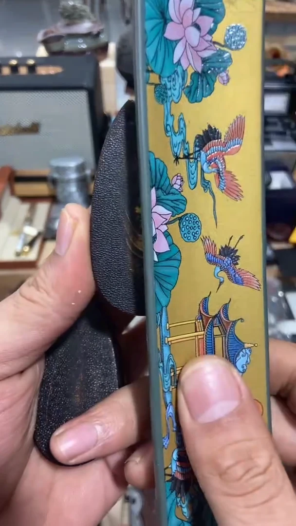 瓷片闪购商品  如图所示