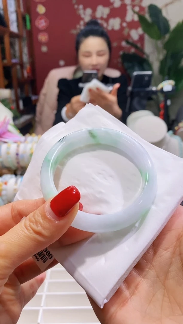 【闪购商品】翡翠手镯未镶嵌28圈口5556/11.9*7.8