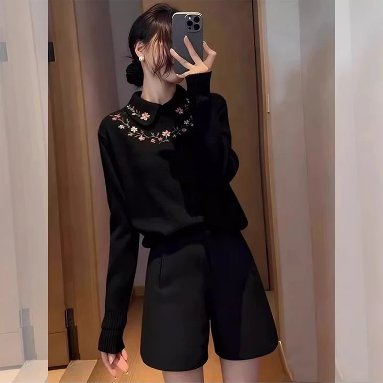 花朵刺绣黑色毛衣女2025秋冬新款翻领针织衫设计感内搭打底衫上衣