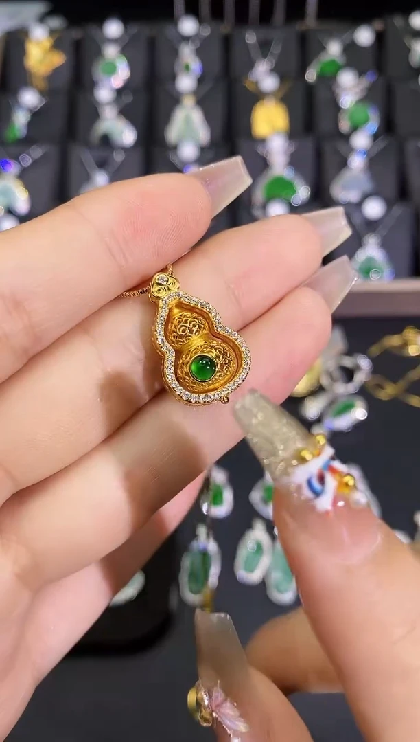 【闪购商品】翡翠吊坠(赠链)银S925镶嵌翡翠吊坠