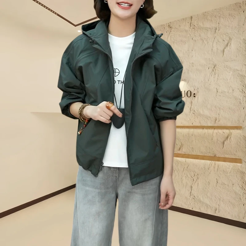秋季韩版时尚连帽短外套女款爆款2025新款高端百搭拉链开衫冲锋衣