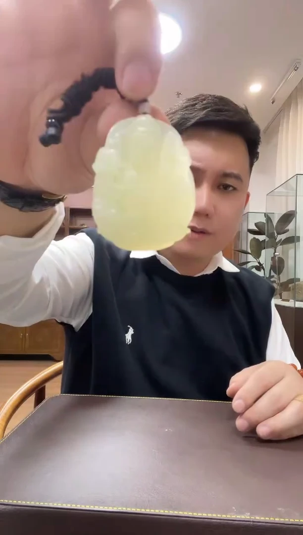 未镶嵌蛇纹石玉颈饰1
