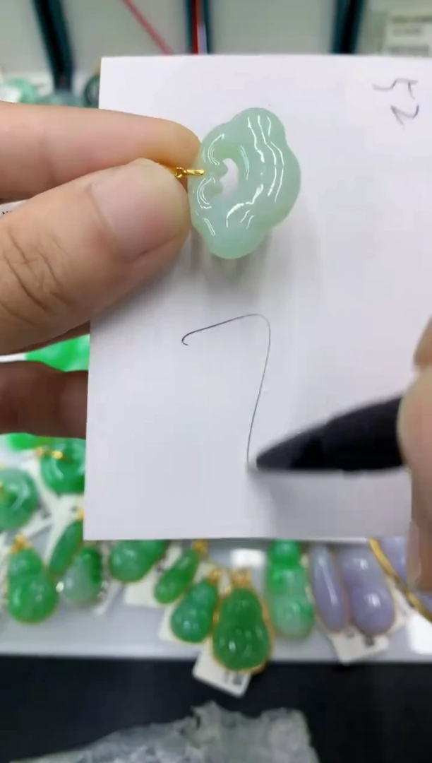 翡翠未镶嵌颈饰11111111111
