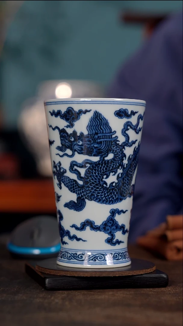 且斋慕名龙纹水晶杯