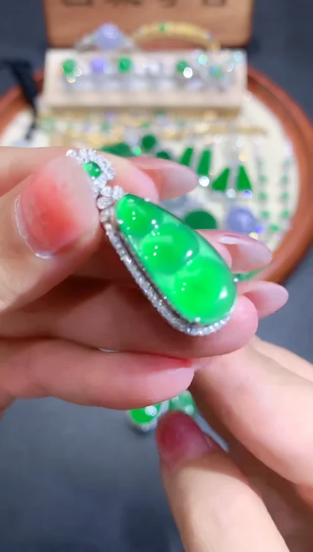 18K金镶嵌定制翡翠51团购