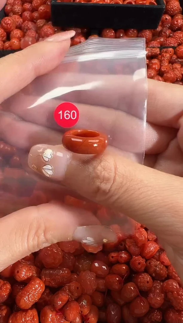 颈饰未镶嵌南红玛瑙1