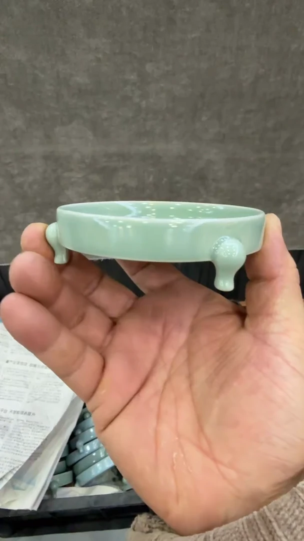 其他仿古翡翠绿三足笔洗9口径瑕