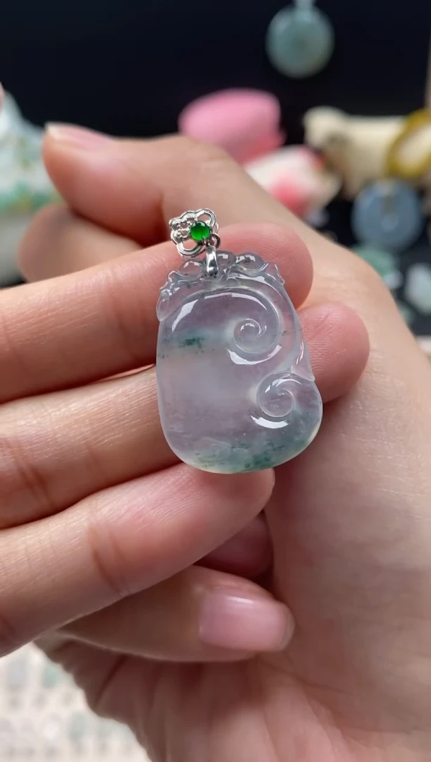 【闪购商品】翡翠颈饰18K金镶嵌翡翠冰飘花如意吊坠