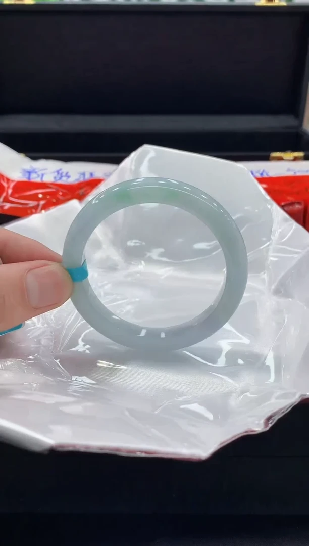翡翠手镯未镶嵌手镯