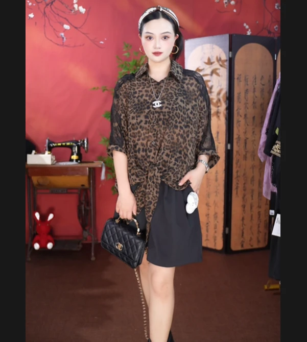 【221】衬衫气质上衣活动自如豹纹常规燕尾V领夏季碎花休闲