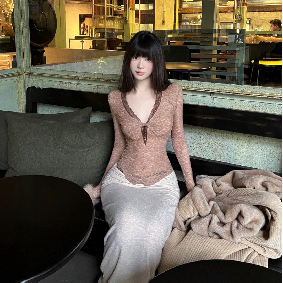 V领拼接蕾丝辣妹T恤打底衫设计感长袖上衣女秋冬气质半身裙子套装