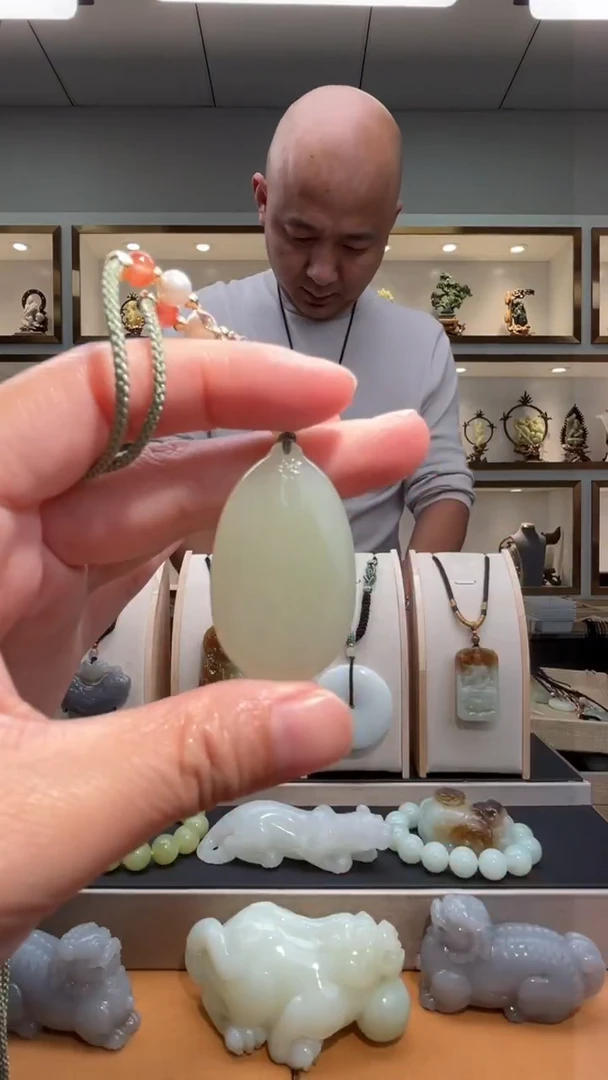 颈饰未镶嵌和田玉1