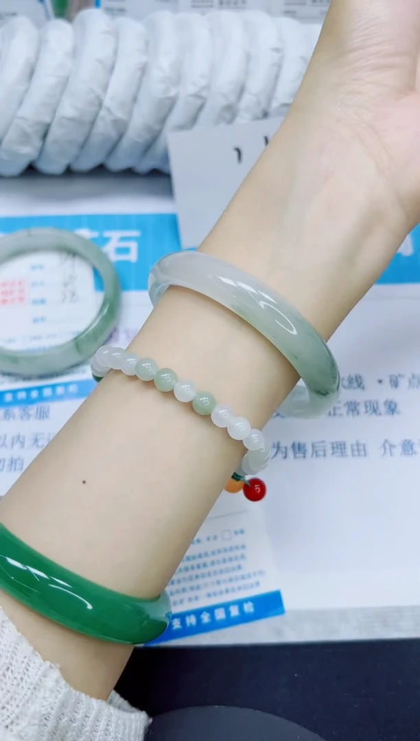 石英质玉手镯未镶嵌65/58