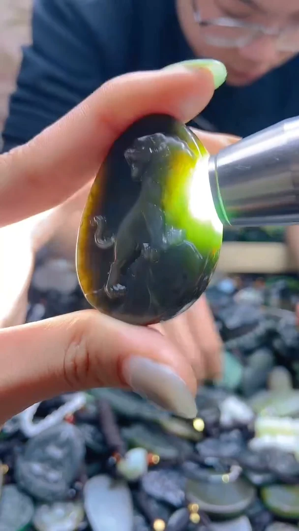 颈饰未镶嵌和田玉1