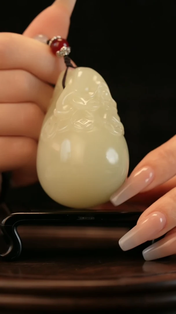 云南石竹叶青雕刻：富得流油