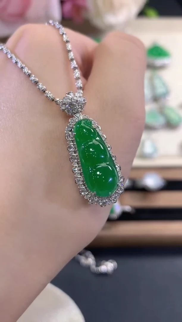 吊坠(不含链)18K金镶嵌翡翠c94