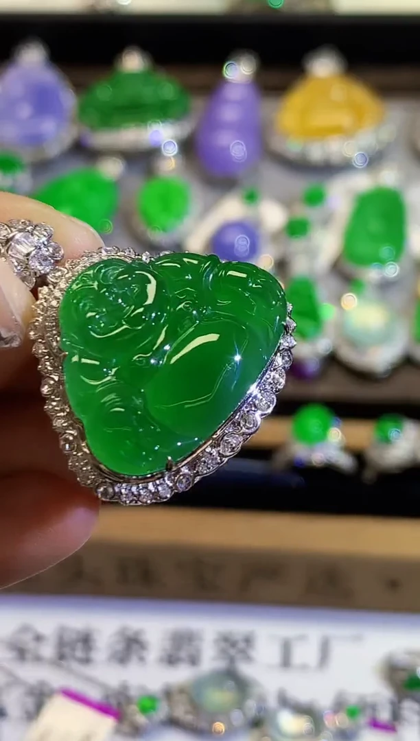 吊坠(不含链)18K金镶嵌翡翠多样性发其一