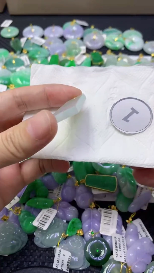 颈饰未镶嵌翡翠天然缅甸翡翠A货