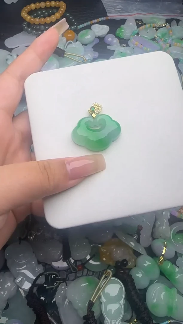 翡翠未镶嵌颈饰天然缅甸翡翠吊坠