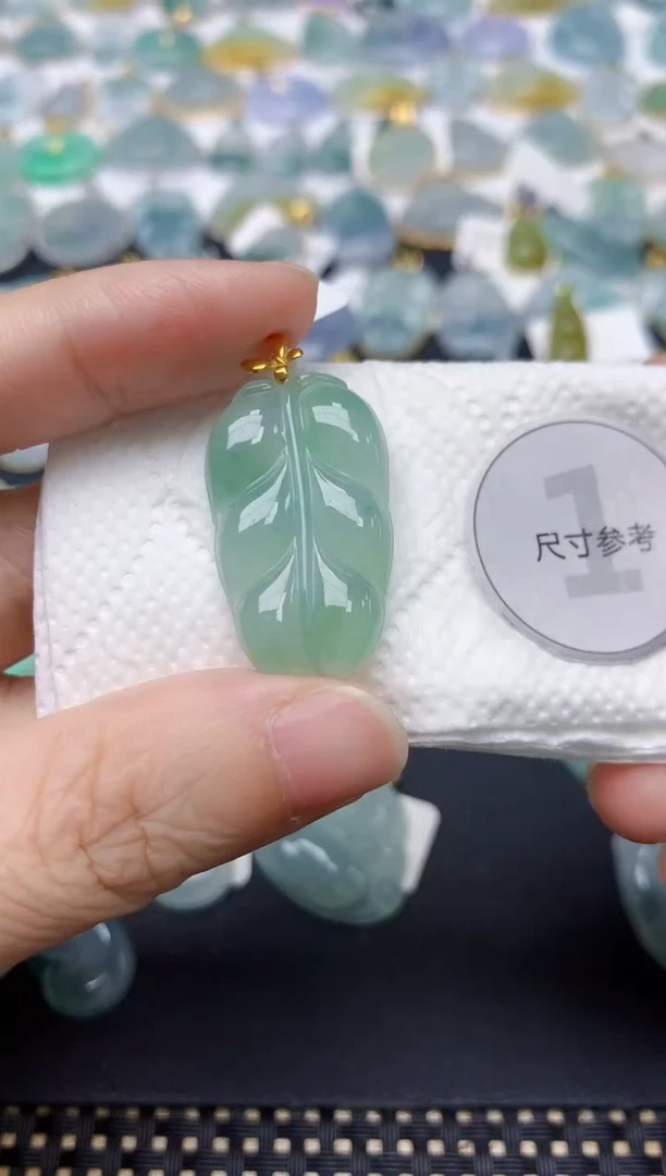 翡翠18K金镶嵌颈饰天然缅甸A货翡翠