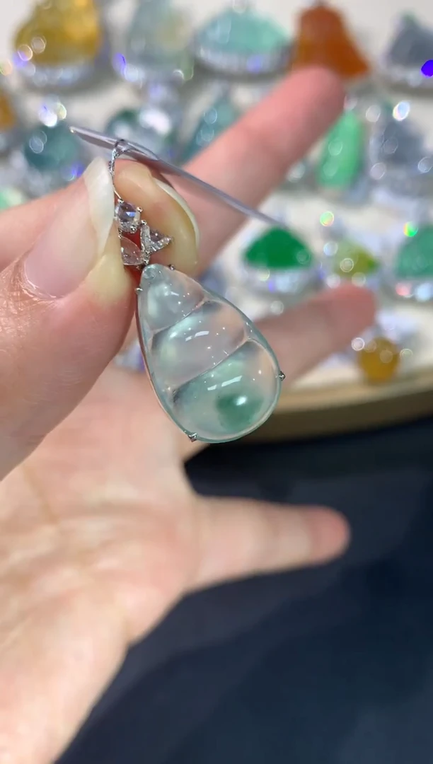 吊坠(不含链)18K金镶嵌翡翠W105|15000