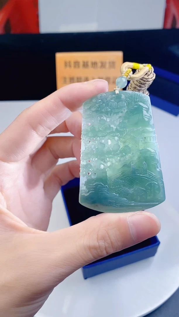 颈饰未镶嵌翡翠