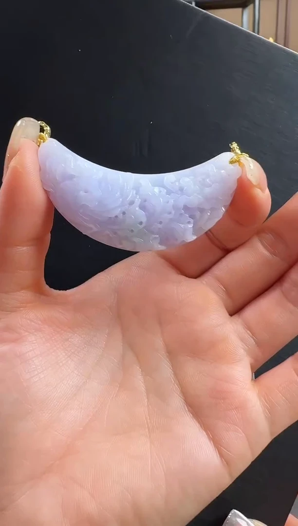颈饰未镶嵌翡翠弯弯