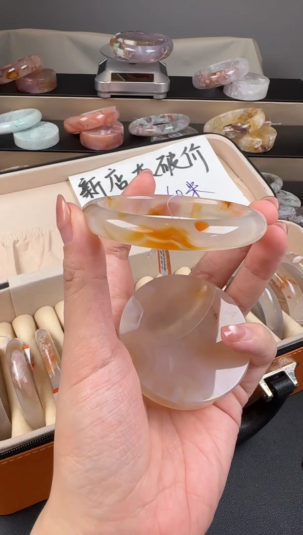 未镶嵌手镯石英质玉樱花玛瑙