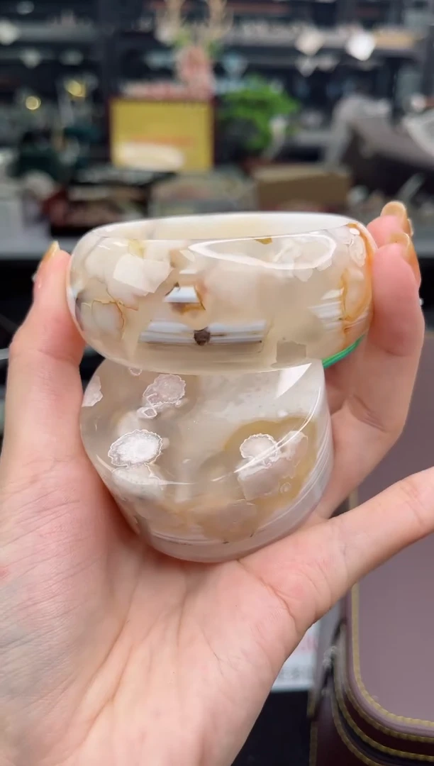 【闪购商品】石英质玉手镯未镶嵌58圈口（赠品镯心）1600125