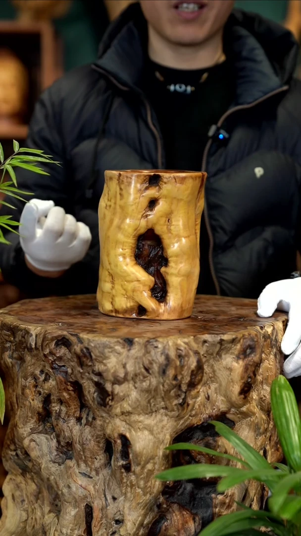 木郅****༽雷击枣木笔筒·