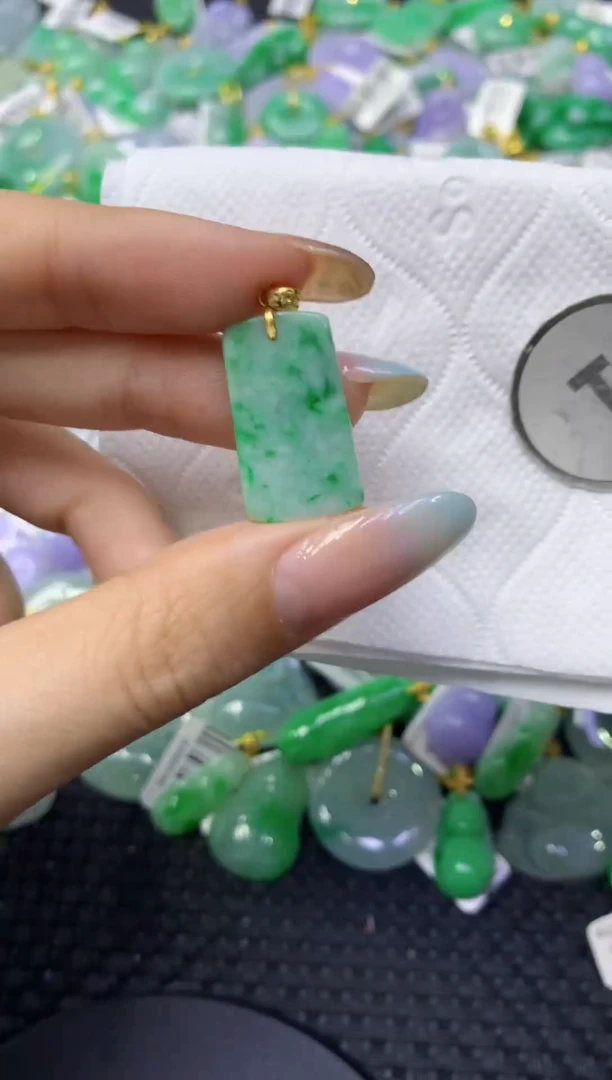 颈饰未镶嵌翡翠天然缅甸翡翠A货