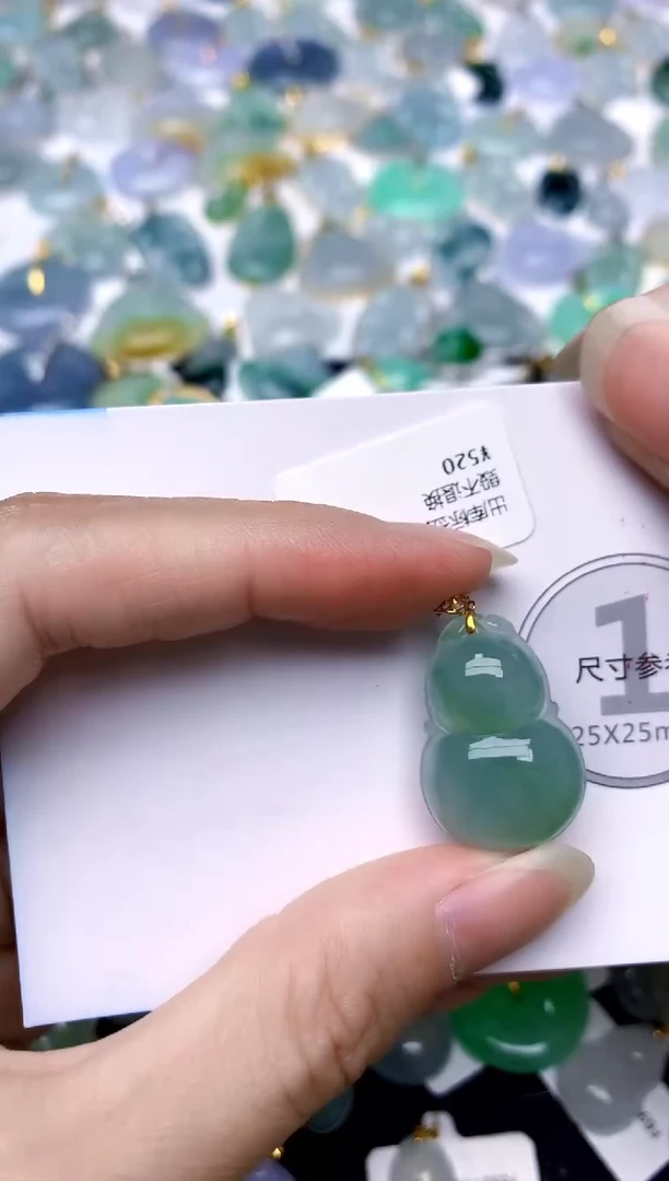 颈饰18K金镶嵌翡翠天然A货翡翠