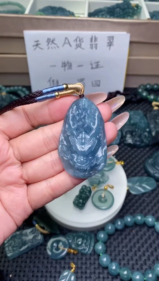翡翠未镶嵌颈饰