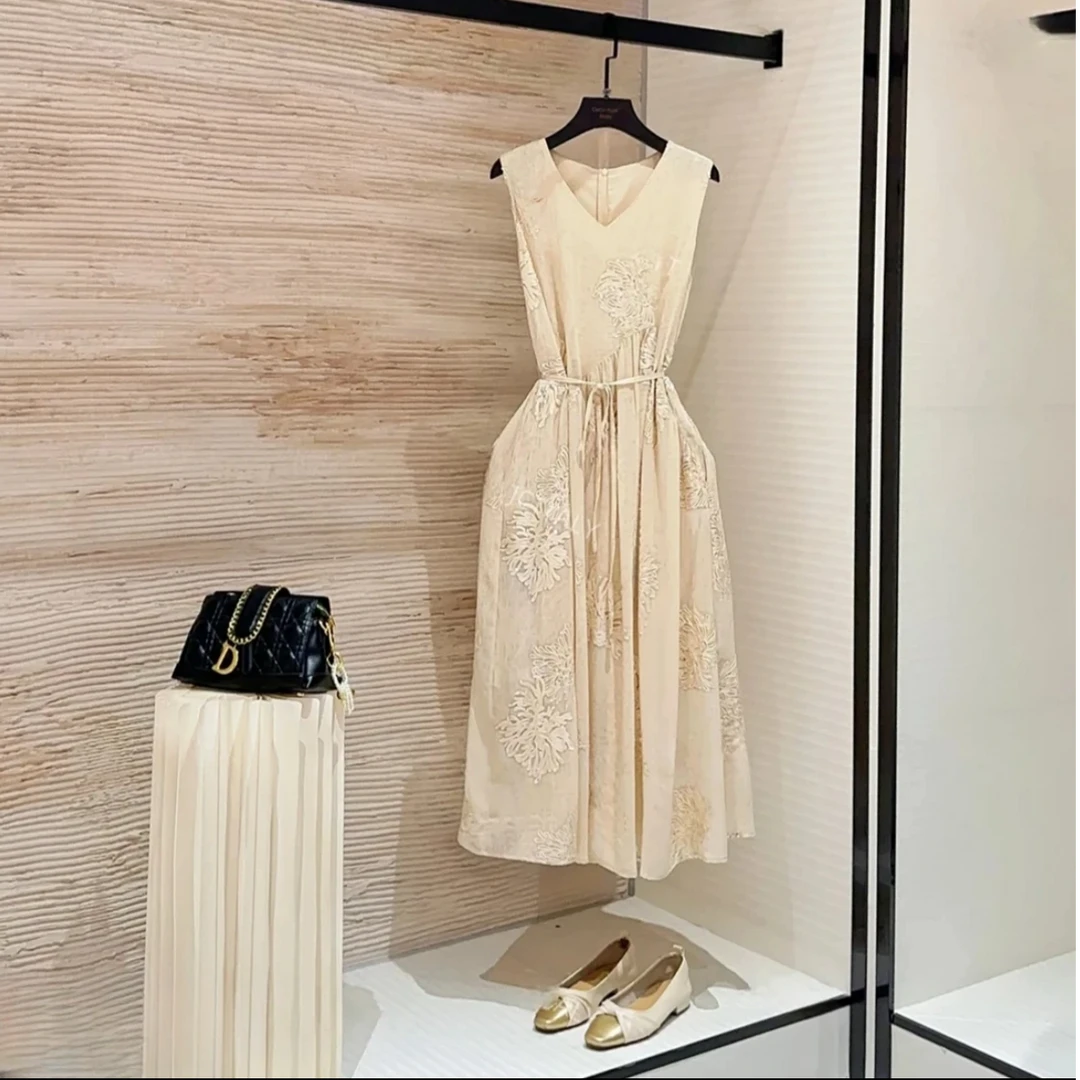 【米米私服】度假风夏季新款短袖显瘦刺绣连衣裙 2504-LL29