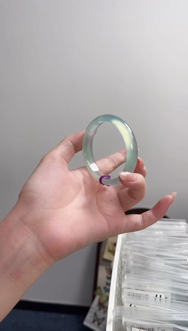 玛瑙/玉髓手镯未镶嵌52圈 需要包容