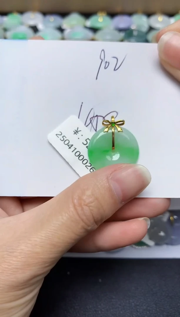 翡翠18K金镶嵌颈饰 天然翡翠A货