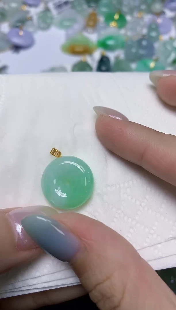 翡翠18K金镶嵌颈饰天然缅甸翡翠A货