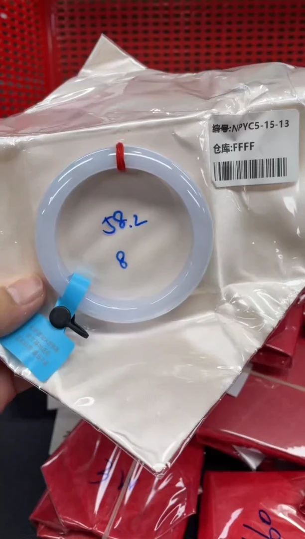 翡翠手镯未镶嵌翡翠手镯