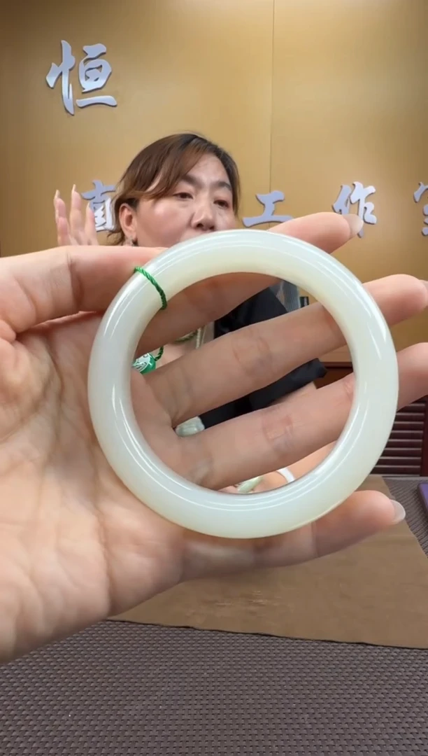 颈饰未镶嵌和田玉手镯55