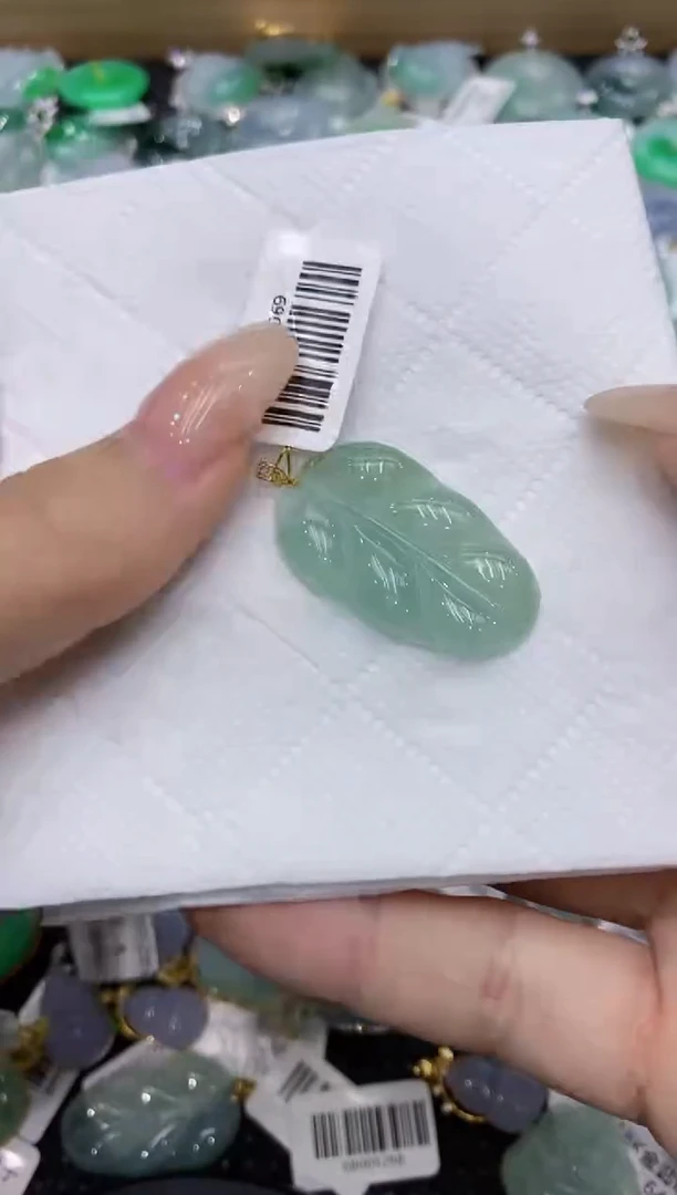翡翠18K金镶嵌颈饰111111111111