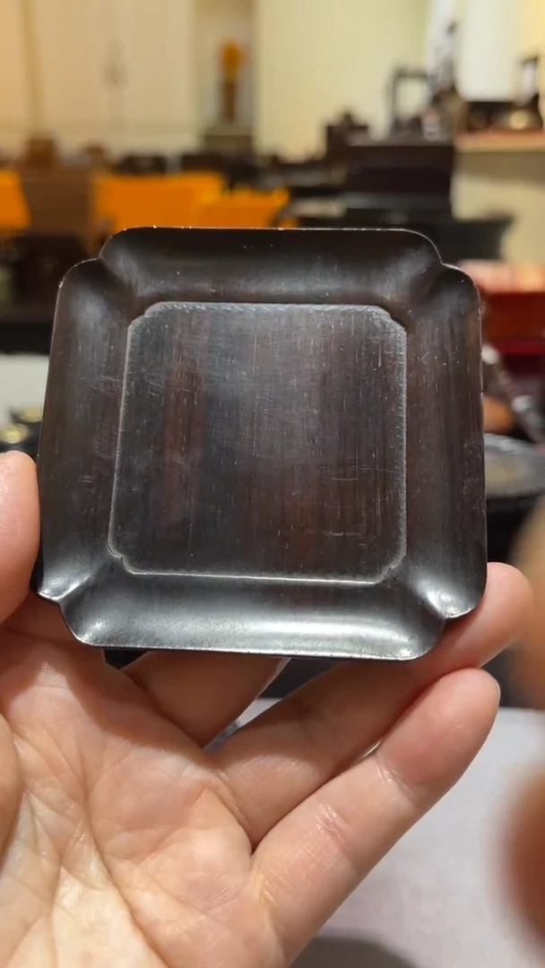 红酸枝木类精品木雕精工细作