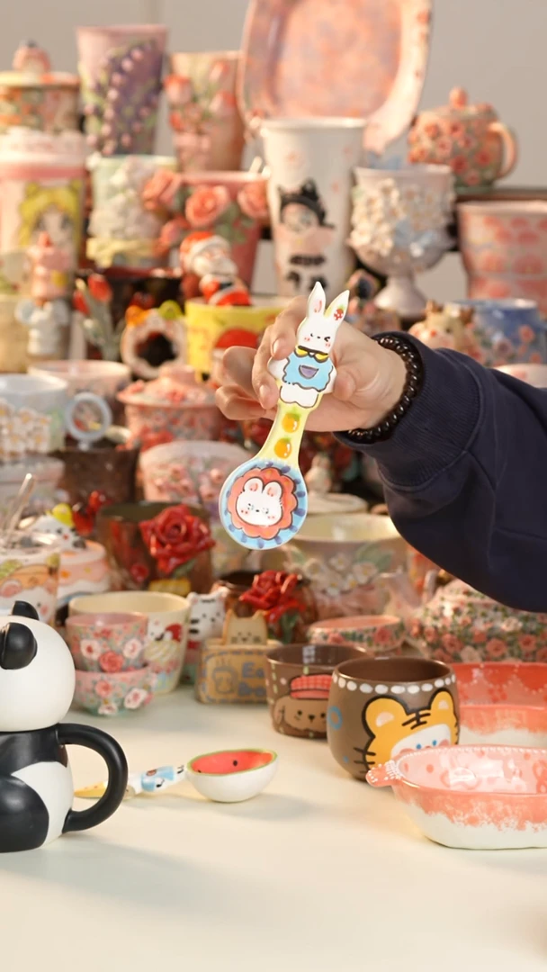 摆件陶景德镇釉下彩手绘设计师款陶瓷